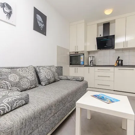 Apartment Nedi *