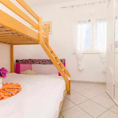 Apartment Nedi *